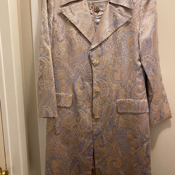 Designer coat dress with skirt worn for two hours , beautiful quality - Picture 4 of 4